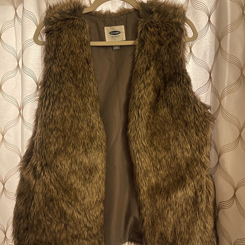 Old Navy Faux Fur Vest in Tan